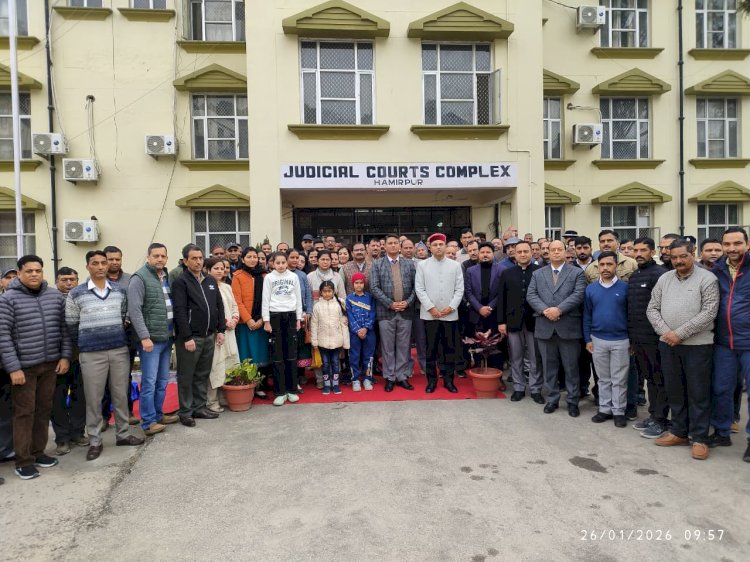 जिला हमीरपुर के तीनों न्यायिक परिसरों में भी फहराया राष्ट्रीय ध्वज