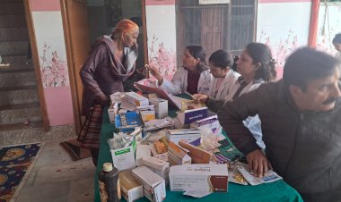 बाबा बाल जी महाराज के सानिध्य में 'सांसद मोबाइल स्वास्थ्य सेवा' द्वारा सैकड़ों श्रद्धालुओं की निशुल्क जांच