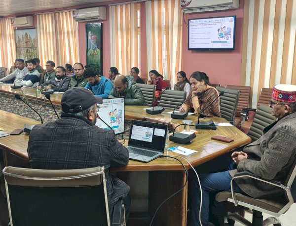 सुरक्षित इंटरनेट दिवस पर अधिकारियों-कर्मचारियों को किया जागरुक