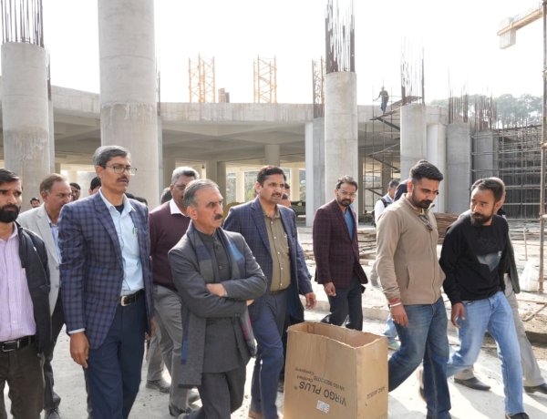 मुख्यमंत्री ने किया निर्माणाधीन जसकोट हेलीपोर्ट और बस अड्डा हमीरपुर का निरीक्षण