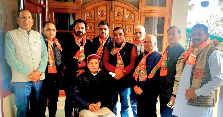 भाजपा पूर्व कर्मचारी प्रकोष्ठ का प्रतिनिधिमंडल प्रो. प्रेम कुमार धूमल से मिला