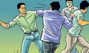 मां को धक्का देकर कमरे से बाहर निकाला, कुंडी बंद की और पीट डाले कर्ज वसूलने आए बैंक कर्मचारी