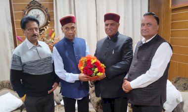 पूर्व सांसद वीरेंद्र कश्यप ने समीरपुर में प्रो. प्रेम कुमार धूमल से की शिष्टाचार भेंट