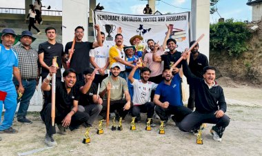 शूलिनी  विद्यालय के विधि विभाग के  छात्रों ने अखिल भारतीय वकील संघ कप जीता