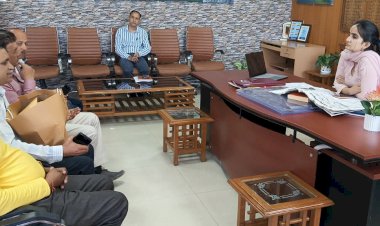 डीसी गंधर्वा राठौड़ ने प्रगतिशील किसानों के साथ प्राकृतिक खेती पर की चर्चा