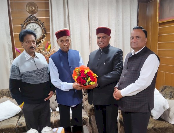 पूर्व सांसद वीरेंद्र कश्यप ने समीरपुर में प्रो. प्रेम कुमार धूमल से की शिष्टाचार भेंट