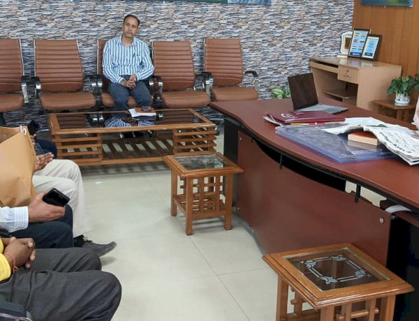 डीसी गंधर्वा राठौड़ ने प्रगतिशील किसानों के साथ प्राकृतिक खेती पर की चर्चा