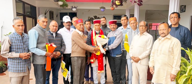 मंदिर कमेटी टौणी देवी ने पूर्व सीएम प्रोफेसर प्रेम कुमार धूमल को जन्मदिवस पर समीरपुर में किया सम्मानित