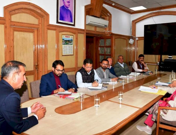 मुख्यमंत्री ने स्वास्थ्य विभाग की समीक्षा बैठक की अध्यक्षता की