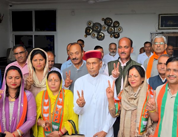 भोरंज विधानसभा क्षेत्र के जिला परिषद प्रत्याशियों ने समीरपुर में प्रोफेसर प्रेम कुमार धूमल से लिया आशीर्वाद