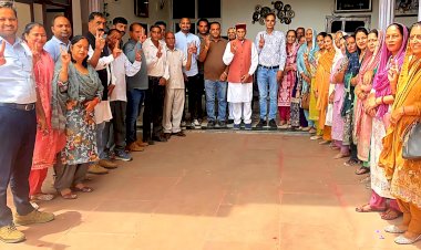 बगवाड़ा, ग्वारडू और कराह पंचायतों के नवनिर्वाचित प्रतिनिधियों ने समीरपुर पहुंचकर प्रो. प्रेम कुमार धूमल का लिया मार्गदर्शन