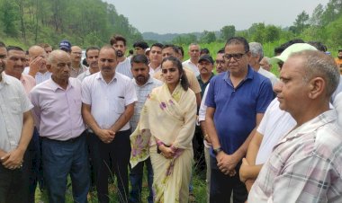 दिवंगत मर्चेंट नेवी अधिकारी आदित्य शर्मा का अंतिम संस्कार उपायुक्त गंधर्वा राठौड़, अन्य अधिकारियों और गणमान्य लोगों ने भी दी श्रद्धांजलि