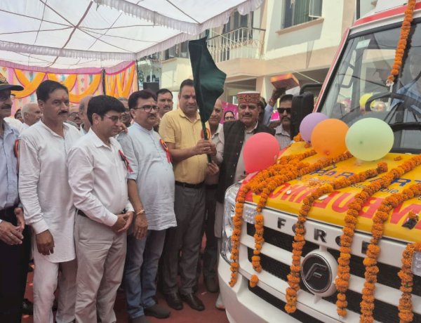 सुजानपुर अस्पताल को मिली आधुनिक एम्बुलेंस, स्वास्थ्य सेवाओं में आया ऐतिहासिक बदलाव : कैप्टन रणजीत सिंह
