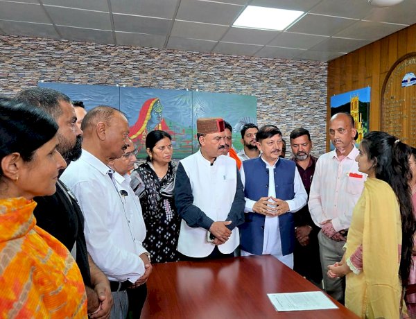 जिला परिषद व पंचायत समिति चुनावों में देरी के विरोध में भाजपा का प्रदर्शन, उपायुक्त के माध्यम से राज्यपाल को सौंपा ज्ञापन