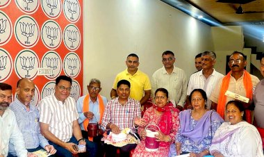 लंचबॉक्स बैठक में भाजपा हमीरपुर ने आगामी कार्यक्रमों की बनाई संगठनात्मक रणनीति, हालिया अभियानों की भी हुई समीक्षा