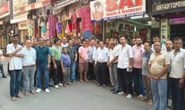 गर्ल्स स्कूल की बहाली से व्यापारियों और बच्चों के अभिभावकों में खुशी की लहर
