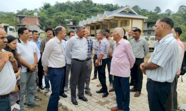 विधायक सुरेश कुमार ने सम्मू ताल और निर्माणाधीन बस स्टैंड का किया निरीक्षण