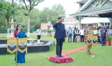उपमुख्यमंत्री मुकेश अग्निहोत्री ने ली विकास कार्यों की जानकारी