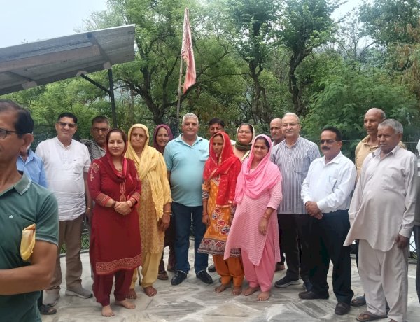 सुनील शर्मा बिट्टू ने धनेड़ के खटवीं गांव में किया सरकार की योजनाओं का प्रचार