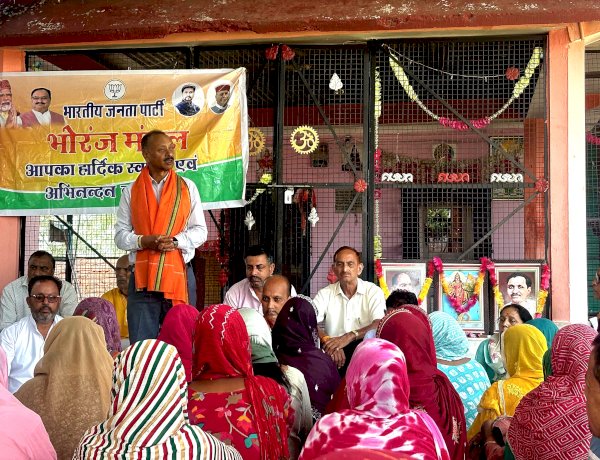 भाजपा ने भोरंज के 80-90 के दशक के समर्पित कार्यकर्ताओं का घर-घर जाकर किया सम्मान