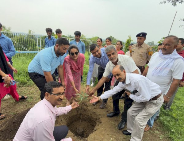डीसी गंधर्वा राठौड़ ने नादौन की कई पंचायतों में किया विकास कार्यों का निरीक्षण