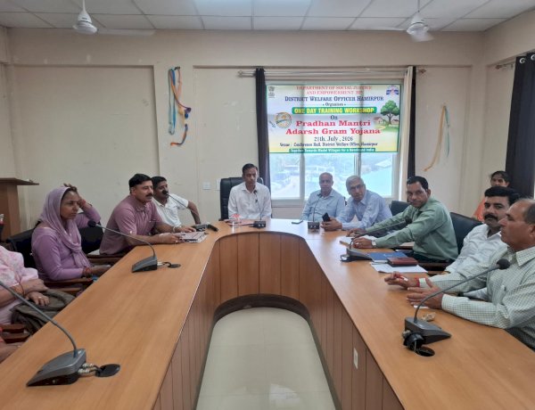 पंचायत जनप्रतिनिधियों को दी आदर्श ग्राम योजना की जानकारी एक महीने में वीडीपी का ड्राफ्ट तैयार करें संबंधित पंचायतें