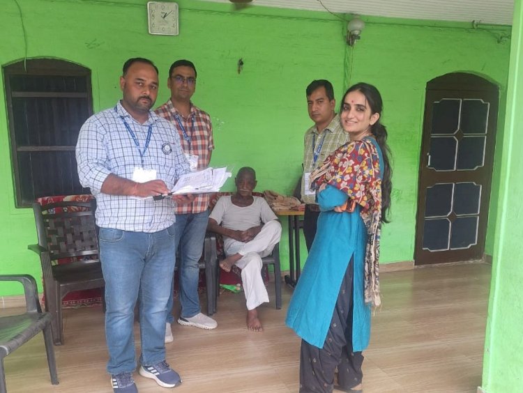 उपायुक्त गंधर्वा राठौड़ ने किया जनगणना के कार्य का निरीक्षण मकानों की गणना एवं सूचीकरण 15 जुलाई तक पूरा करने के निर्देश