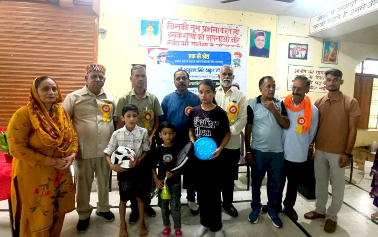 टौणी देवी में किए "एक से श्रेष्ठ" केंद्रों के मेधावी विद्यार्थी सम्मानित