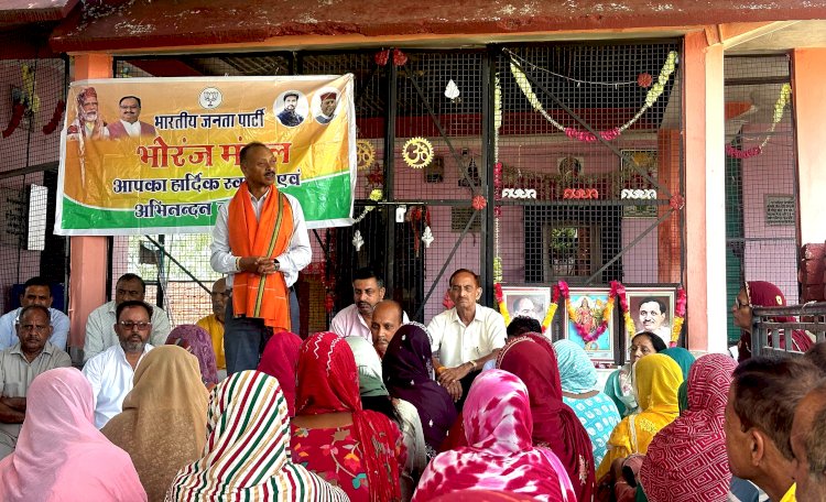 भाजपा ने भोरंज के 80-90 के दशक के समर्पित कार्यकर्ताओं का घर-घर जाकर किया सम्मान