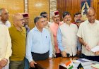 बीडीसी अध्यक्ष-उपाध्यक्ष के चुनाव में देरी के खिलाफ हमीरपुर भाजपा ने एडीसी के माध्यम से सरकार को भेजा ज्ञापन
