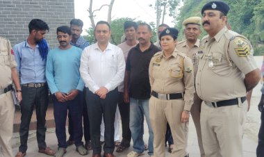 दियोटसिद्ध में टैक्सी ऑपरेटरों और अन्य लोगों को बताईं नालसा की योजनाएं
