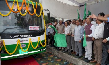 मुख्यमंत्री ने हमीरपुर के लिए 35 इलेक्ट्रिक बसों को रवाना किया विभिन्न सिंचाई और अन्य परियोजनाओं के  लोकार्पण  और शिलान्यास किए