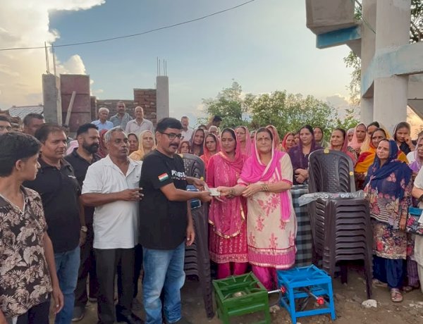 खरवाड़िया में महिला मंडल को आवश्यक सामग्री भेंट, जरूरतमंद परिवारों की भी की आर्थिक सहायता: नरेश कुमार दर्जी