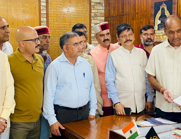 बीडीसी अध्यक्ष-उपाध्यक्ष के चुनाव में देरी के खिलाफ हमीरपुर भाजपा ने एडीसी के माध्यम से सरकार को भेजा ज्ञापन