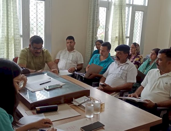 सुजानपुर में एसडीएम ने की महिला एवं बाल विकास योजनाओं की समीक्षा