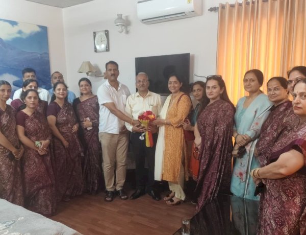 एचपी बोर्ड सीनियर सेकेंडरी स्कूल हमीरपुर की प्रधानाचार्य और स्टाफ ने जताया आभार