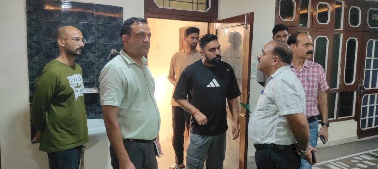 नरेश ठाकुर ने हमीरपुर के नशा मुक्ति केंद्रों का किया निरीक्षण