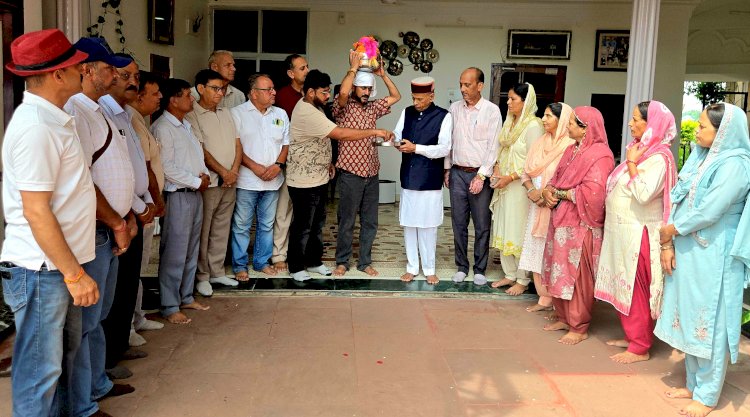 प्रो. प्रेम कुमार धूमल के आवास पर हुई संत शिरोमणि गुरु रविदास जी की कलश वंदना, अवाहदेवी के कुलजा माता मंदिर में किया गया कलश स्थापित