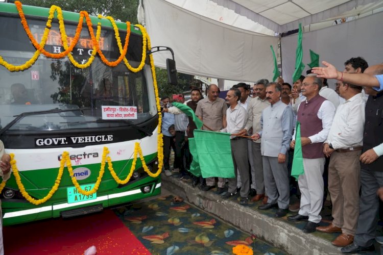मुख्यमंत्री ने हमीरपुर के लिए 35 इलेक्ट्रिक बसों को रवाना किया विभिन्न सिंचाई और अन्य परियोजनाओं के  लोकार्पण  और शिलान्यास किए