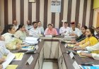 नवगठित जिला परिषद की पहली त्रैमासिक बैठक में कई मुद्दों पर चर्चा
