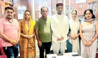 समीरपुर में पूर्व मुख्यमंत्री प्रो. प्रेम कुमार धूमल से विभिन्न प्रतिनिधिमंडलों ने की शिष्टाचार भेंट