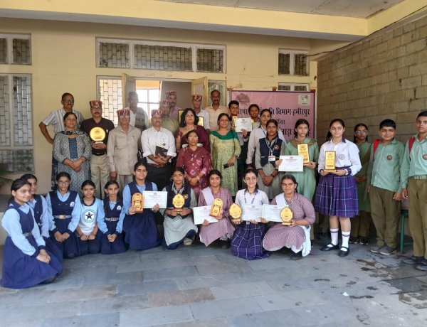 हिंदी भाषण में अनमोल, कविता में लक्ष्मी और प्रश्नोत्तरी में उपासना प्रथम