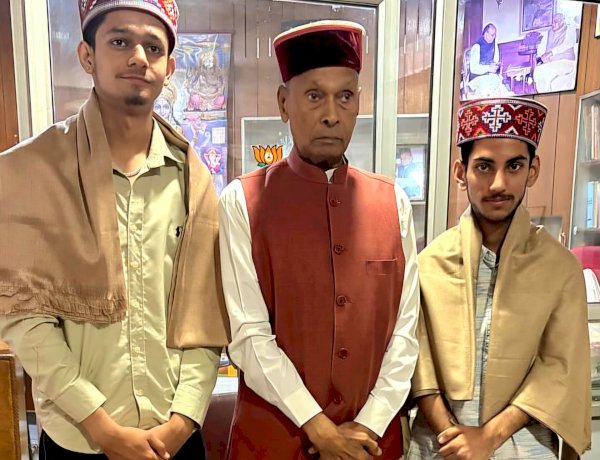 प्रोफेसर प्रेम कुमार धूमल ने रुद्र एज प्रोजेक्ट के लिए ₹3.5 करोड़ की रक्षा मंत्रालय ग्रांट पाने वाले छात्रों सर्वेश शर्मा व पीयूष शर्मा को किया सम्मानित