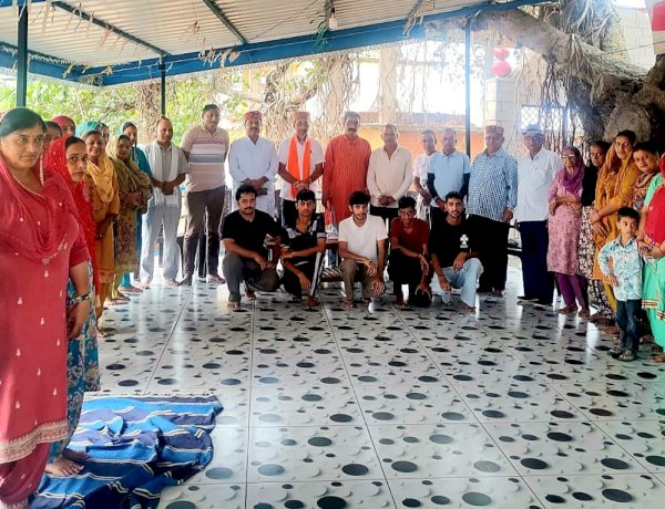 भाजपा जिला पदाधिकारियों व जिला परिषद सदस्यों ने ग्वारड़ू पंचायत में सुनी प्रधानमंत्री के मन की बात