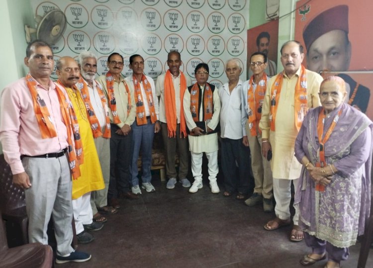 भाजपा वरिष्ठ नागरिक प्रकोष्ठ की बैठक हमीरपुर पार्टी कार्यालय में संपन्न