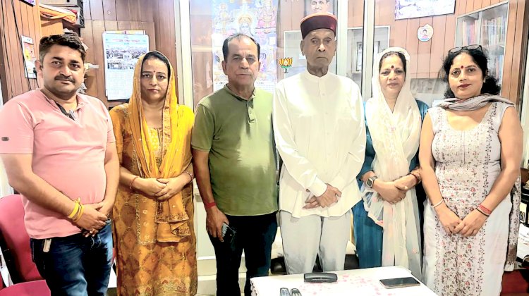 समीरपुर में पूर्व मुख्यमंत्री प्रो. प्रेम कुमार धूमल से विभिन्न प्रतिनिधिमंडलों ने की शिष्टाचार भेंट